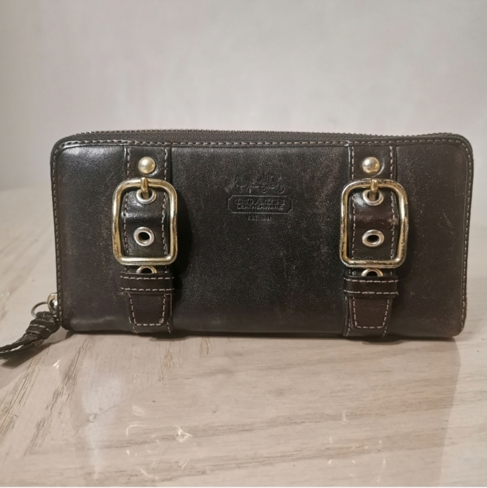 Coach Zoe Signature Buckle Zip Arround Leather Wallet